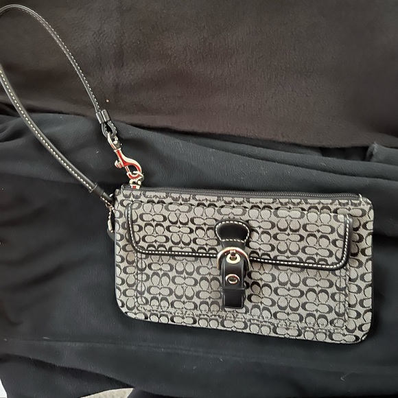 Coach wristlet black and white with the classic “C”! - Picture 1 of 1